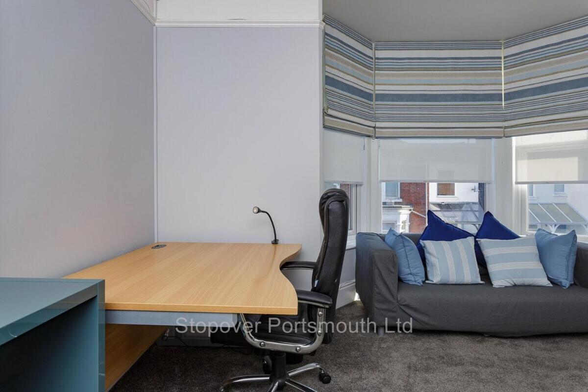 Stopover At Orchard Apartment Light And Cosy Portsmouth Room photo