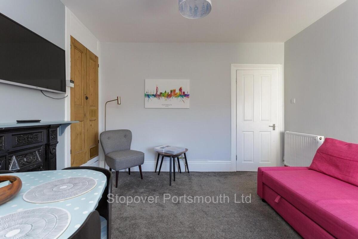 Stopover At Orchard Apartment Light And Cosy Portsmouth Room photo