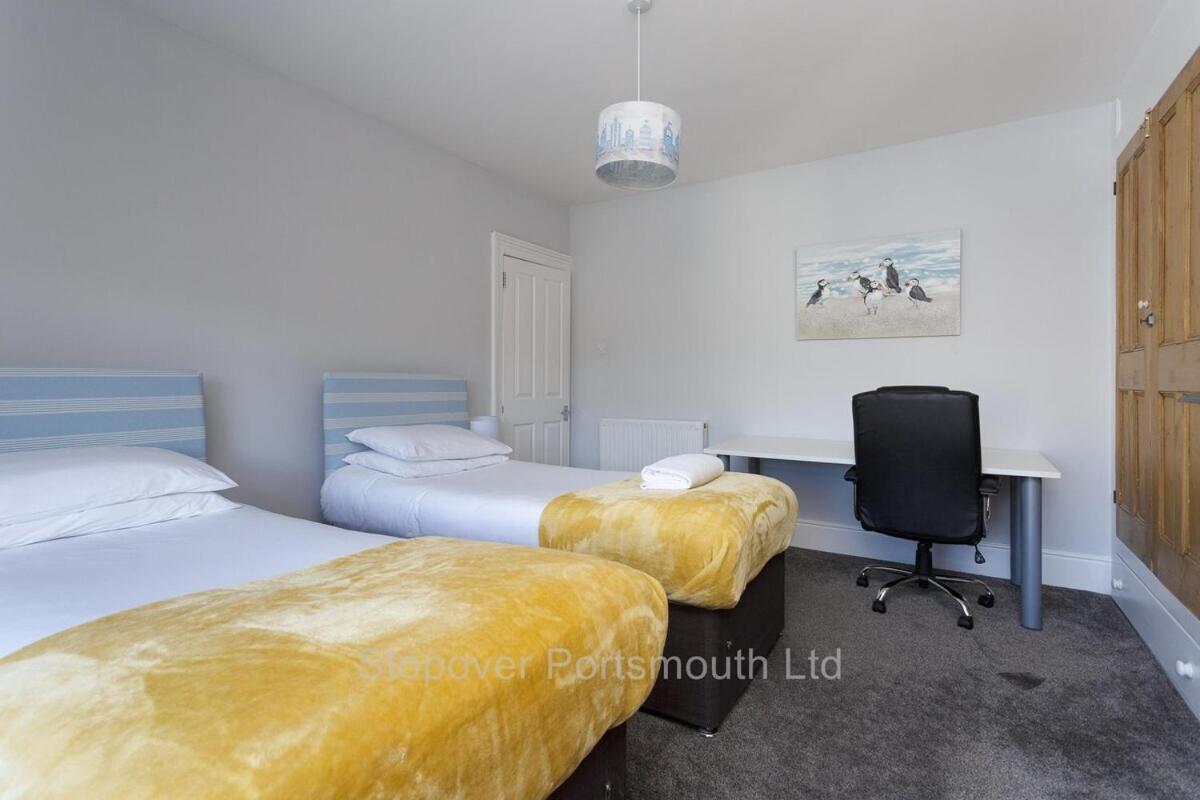 Stopover At Orchard Apartment Light And Cosy Portsmouth Room photo