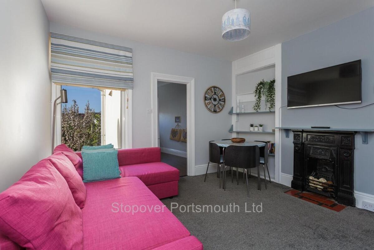 Stopover At Orchard Apartment Light And Cosy Portsmouth Room photo